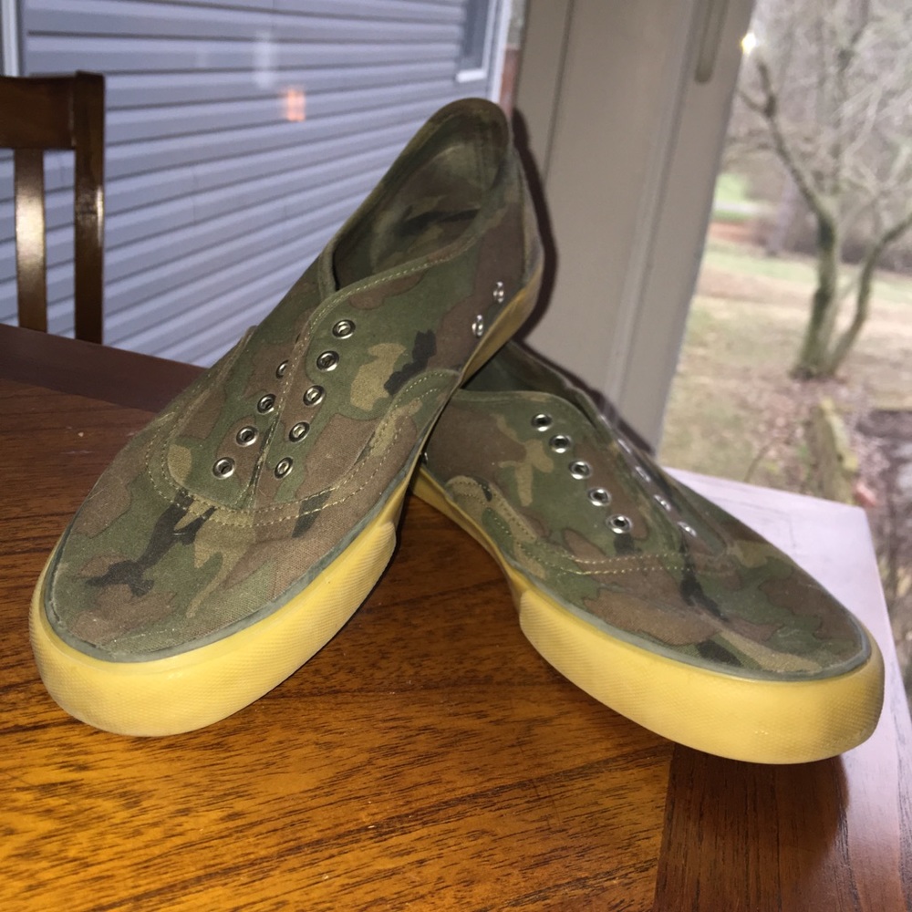 American Eagle Men’s Camo Canvas Shoes